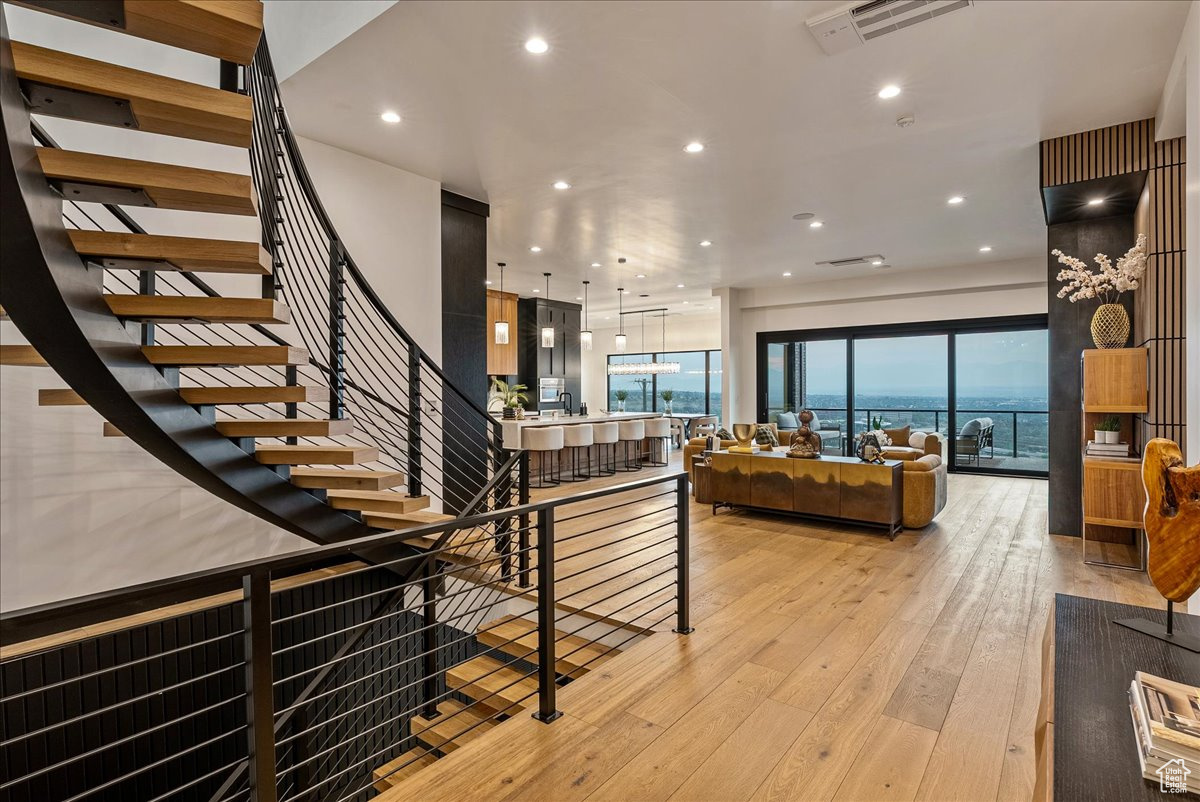 HEUGHS CANYON - Residential