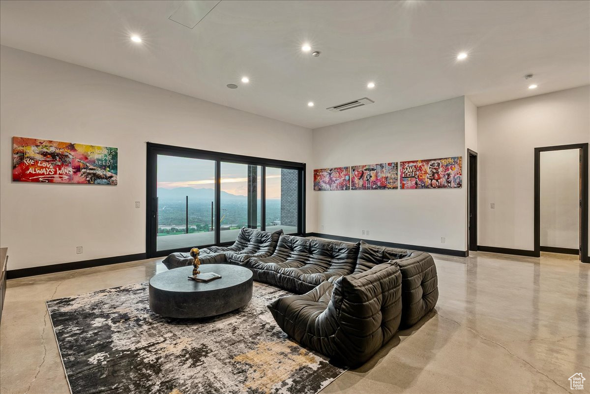 HEUGHS CANYON - Residential