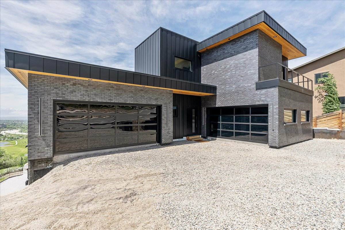 HEUGHS CANYON - Residential