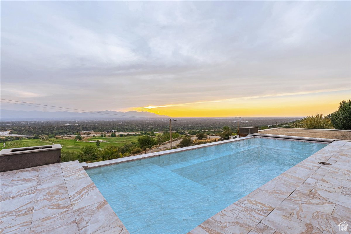 HEUGHS CANYON - Residential