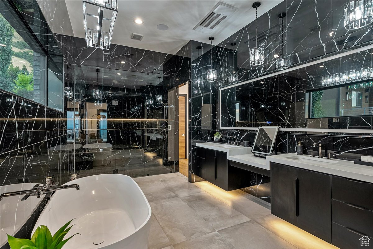 HEUGHS CANYON - Residential