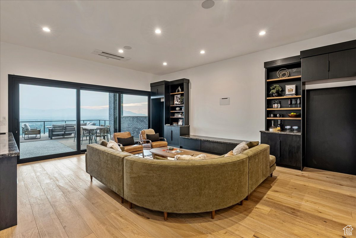 HEUGHS CANYON - Residential