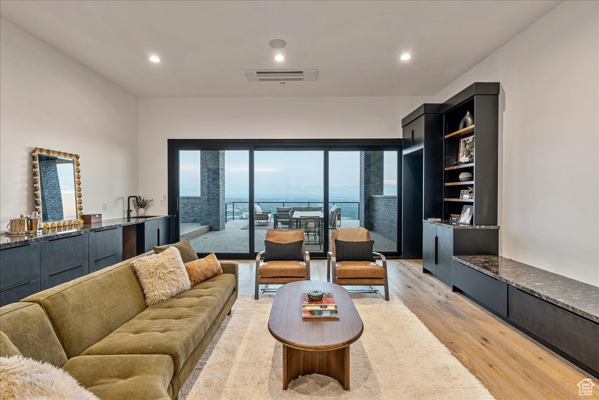 HEUGHS CANYON - Residential