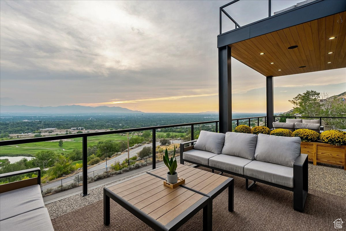 HEUGHS CANYON - Residential