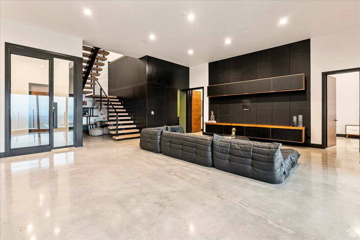 HEUGHS CANYON - Residential