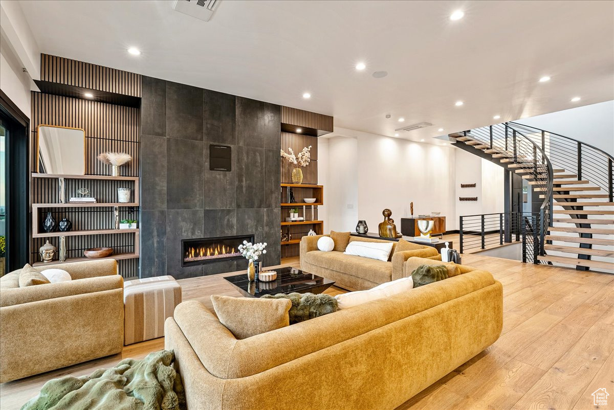 HEUGHS CANYON - Residential