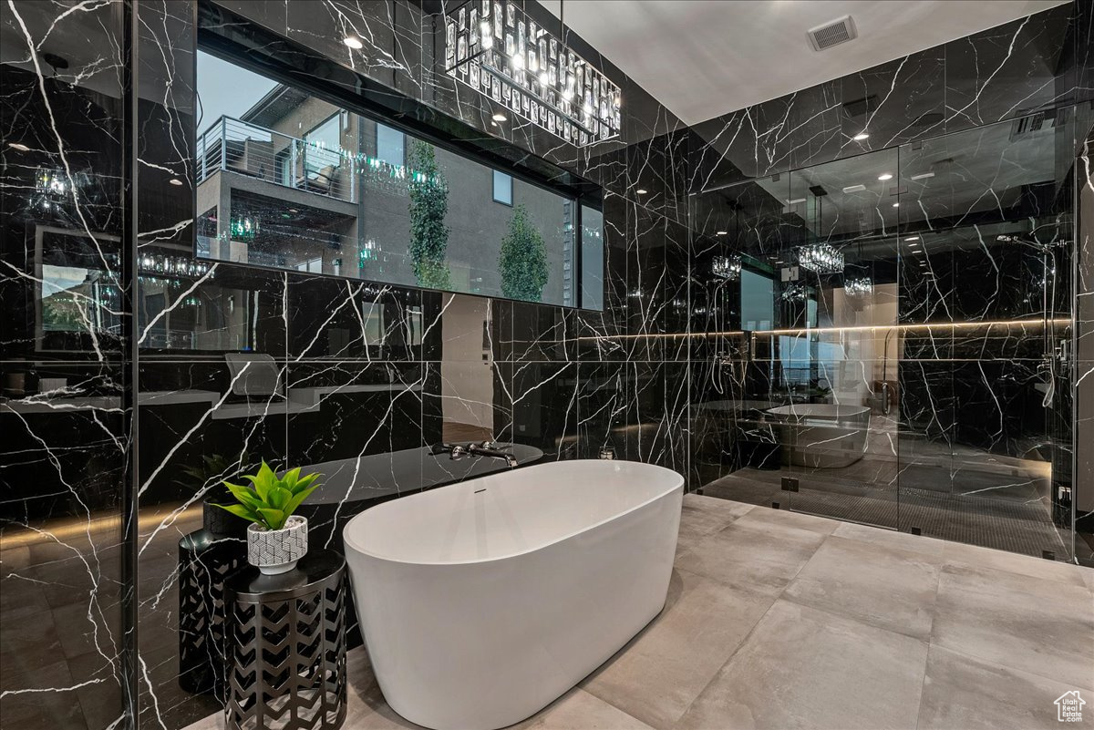 HEUGHS CANYON - Residential