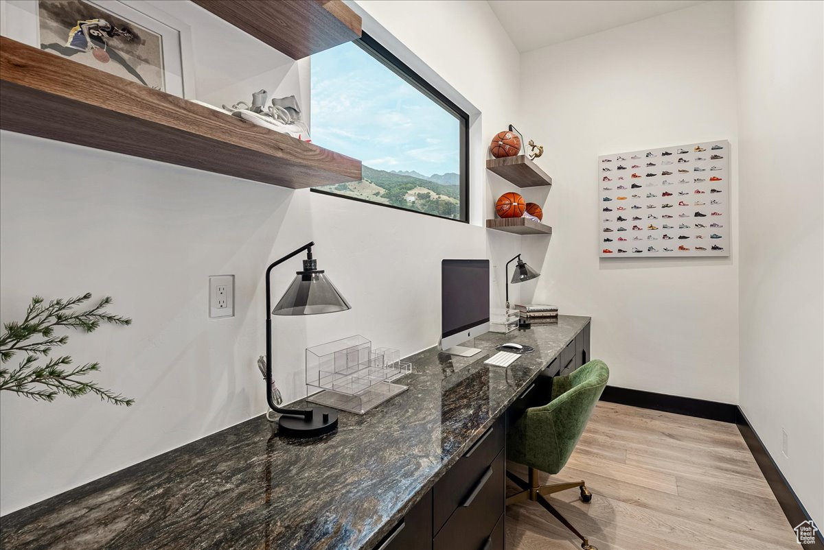 HEUGHS CANYON - Residential