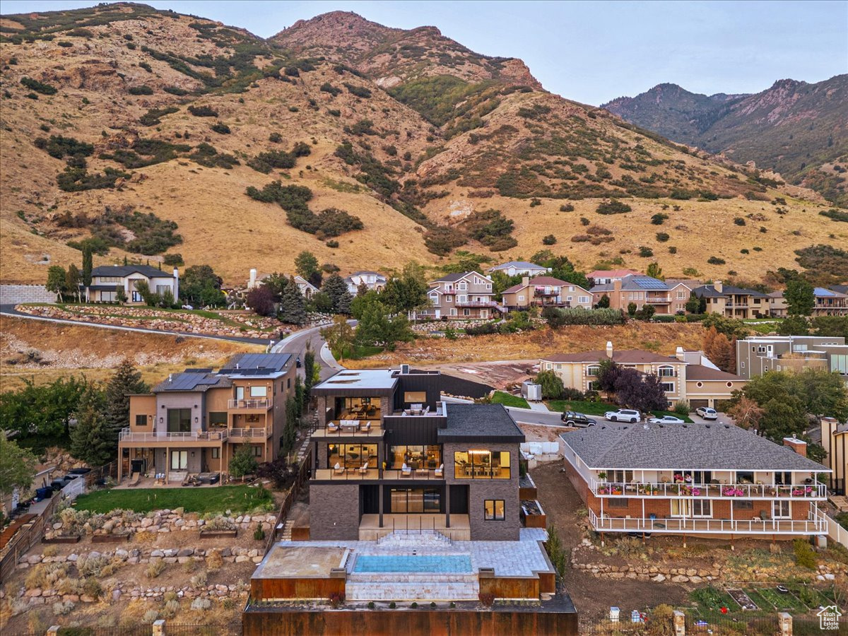 HEUGHS CANYON - Residential