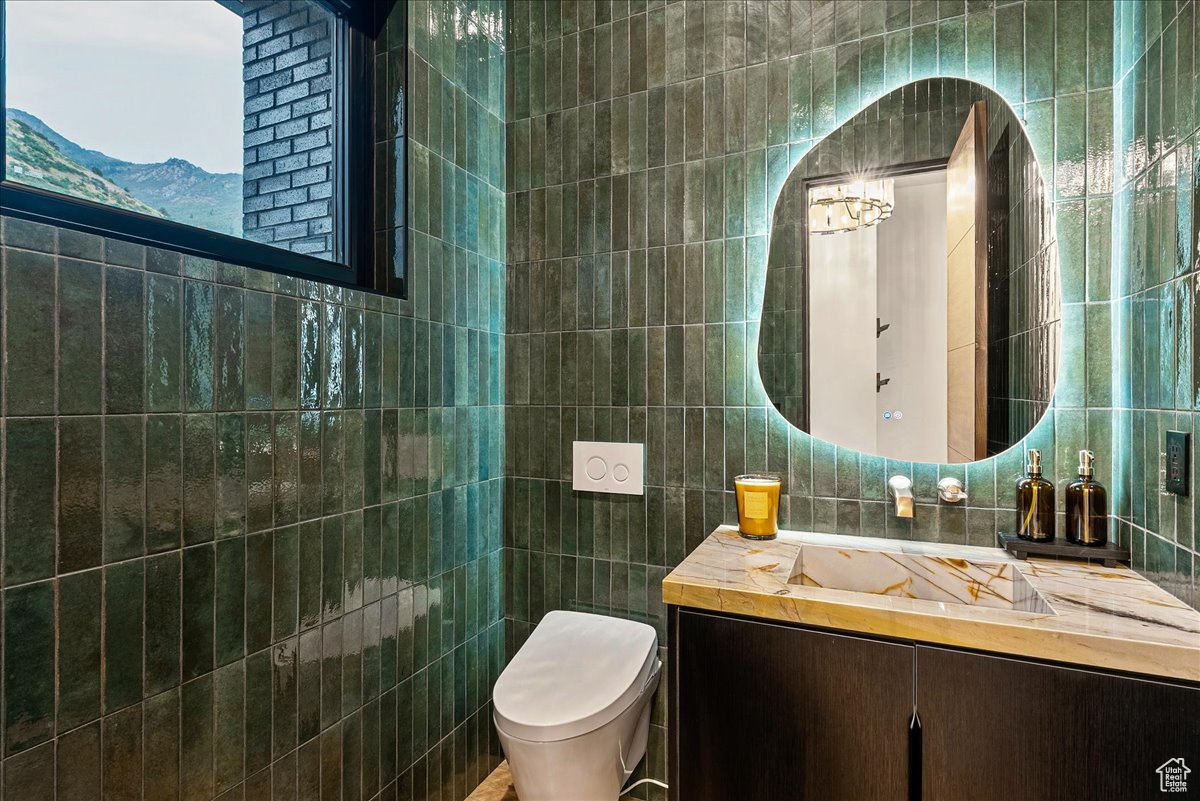 HEUGHS CANYON - Residential