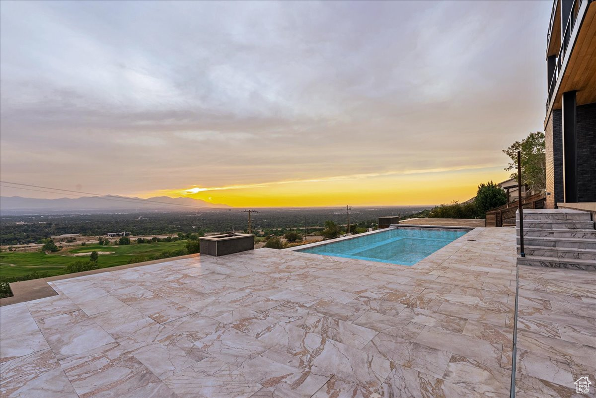 HEUGHS CANYON - Residential