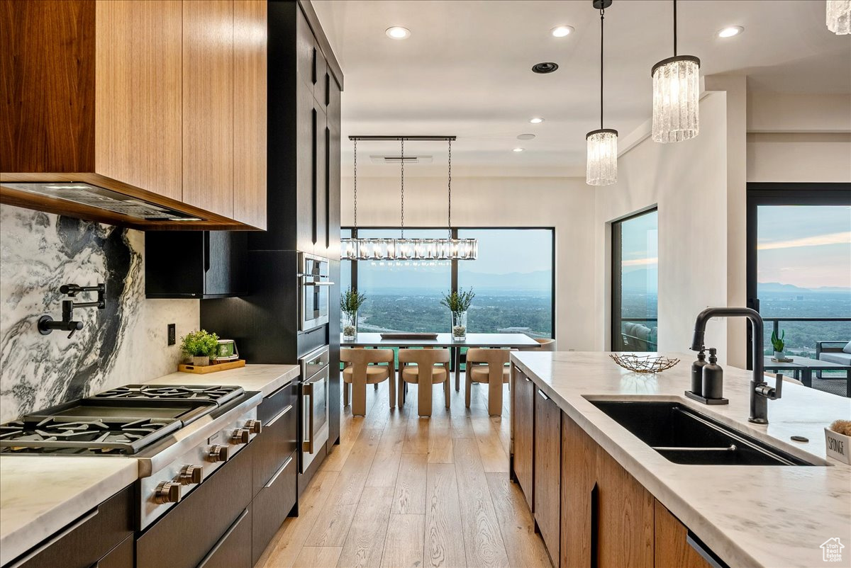 HEUGHS CANYON - Residential