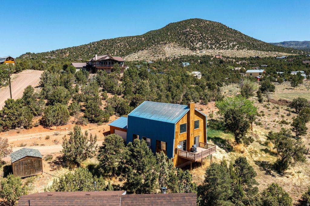 Photo of 122 N PINE VIEW DR, Central, UT 84722 (MLS # 2124950)