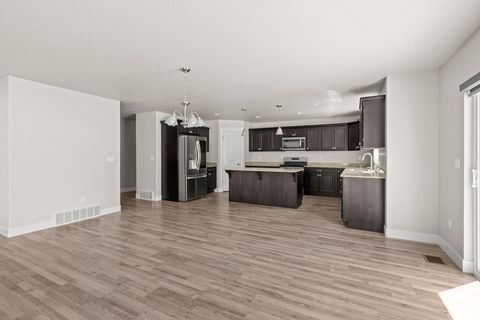 Tiny photo for 1453 W LINEN WAY, Lehi, UT 84043 (MLS # 2103960)