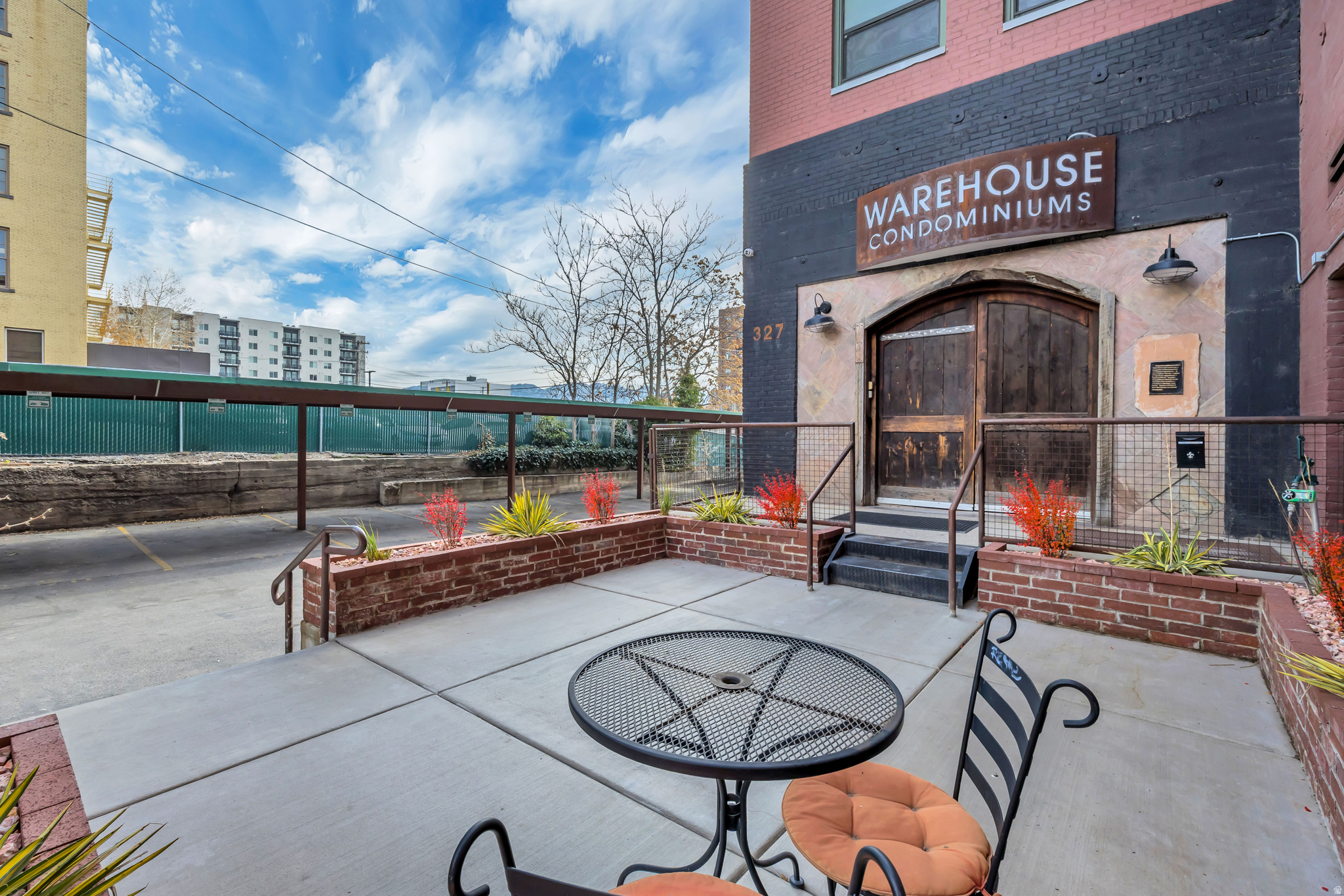 THE WAREHOUSE - Residential