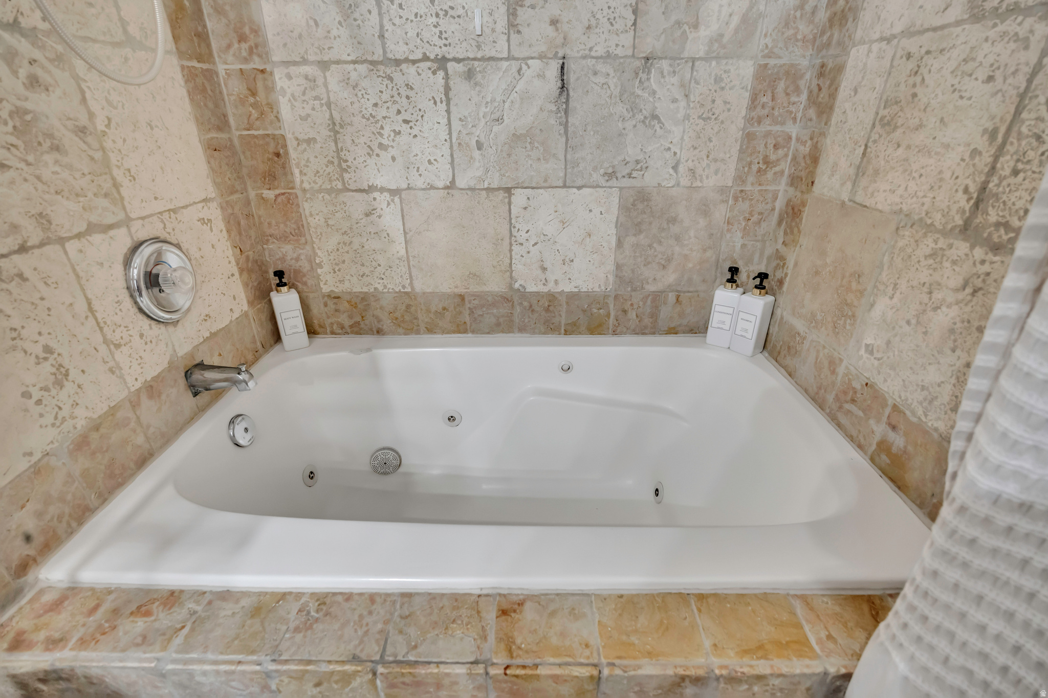 THE WAREHOUSE - Residential