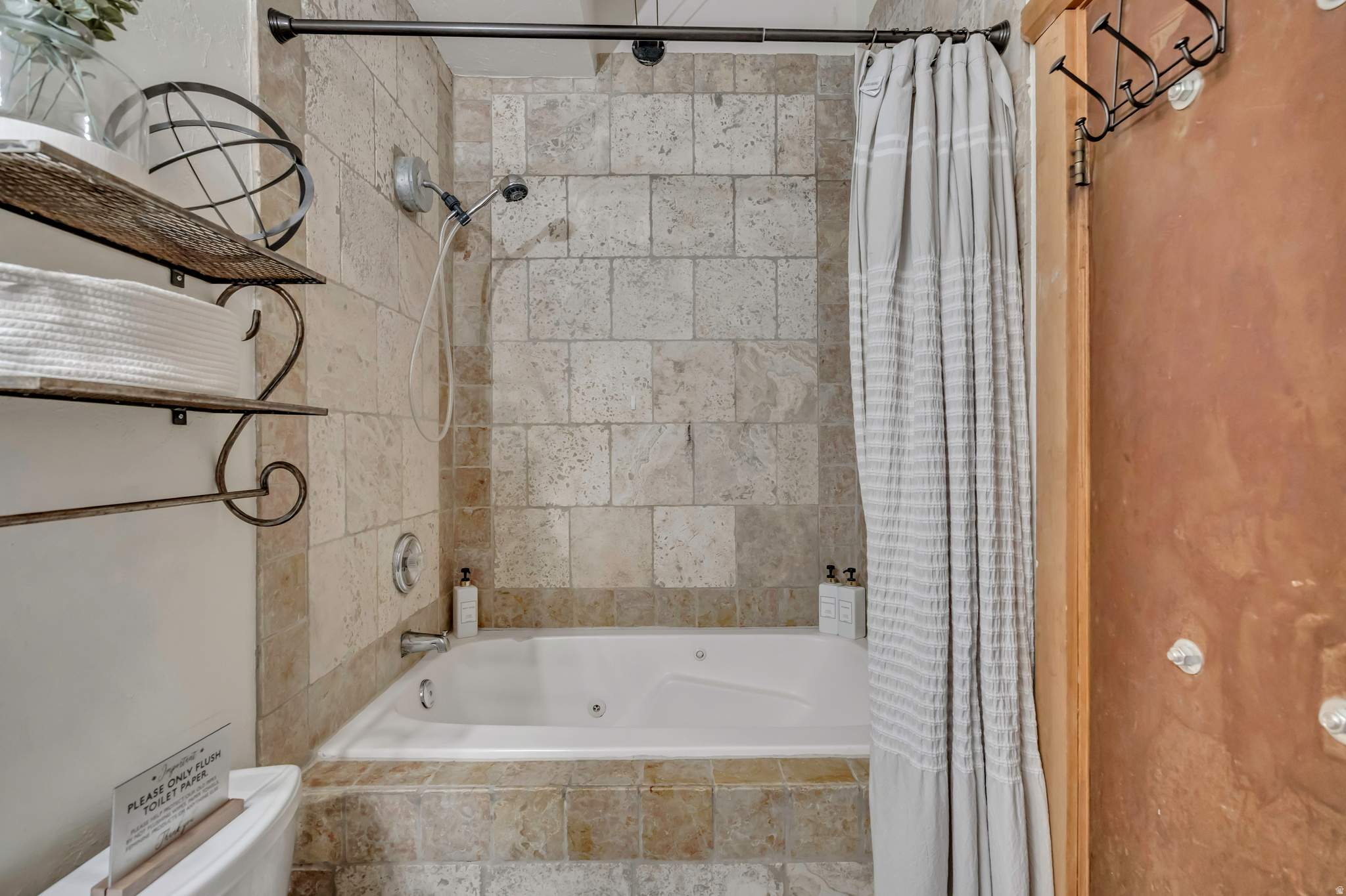 THE WAREHOUSE - Residential