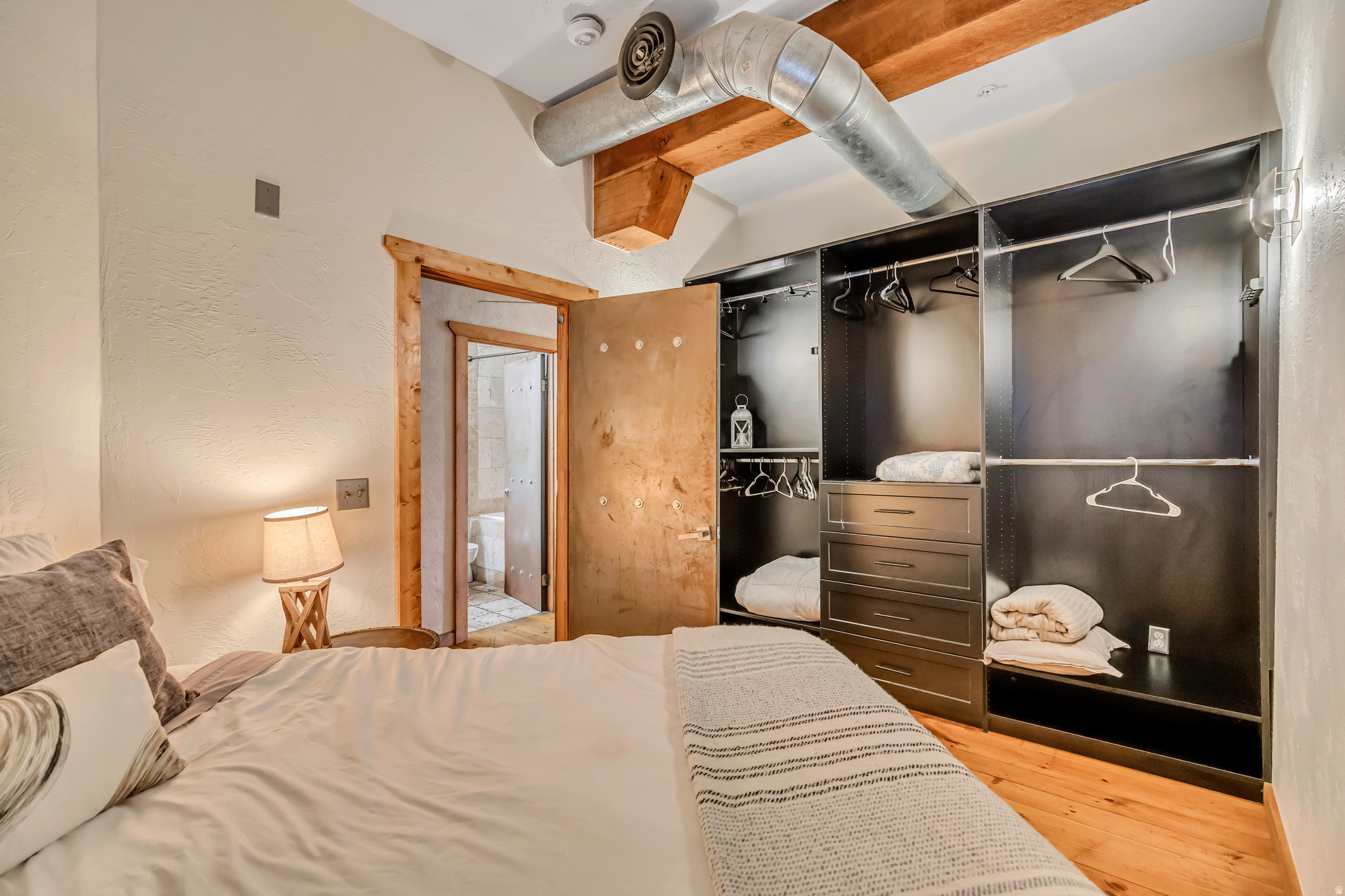 THE WAREHOUSE - Residential