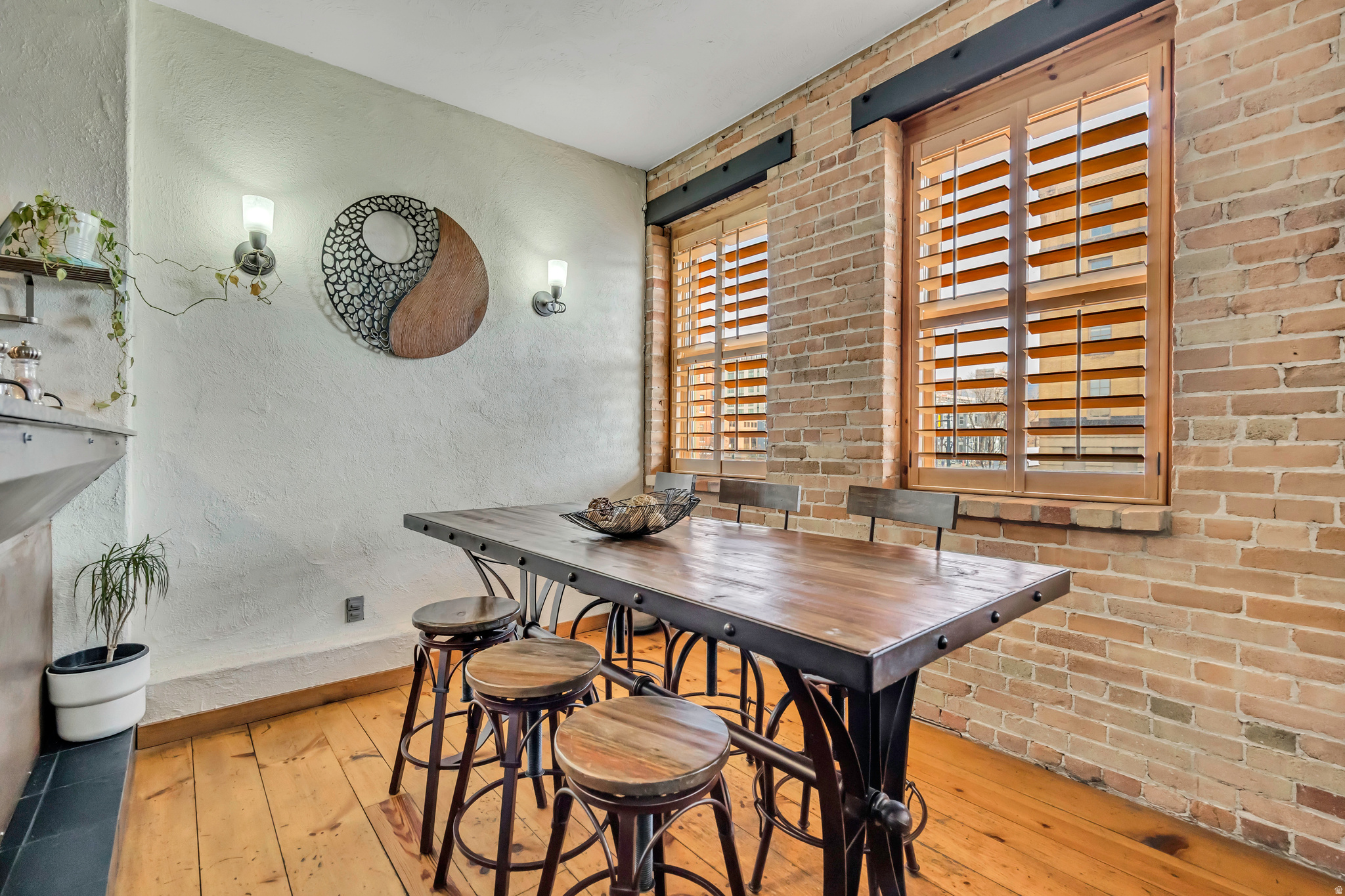 THE WAREHOUSE - Residential