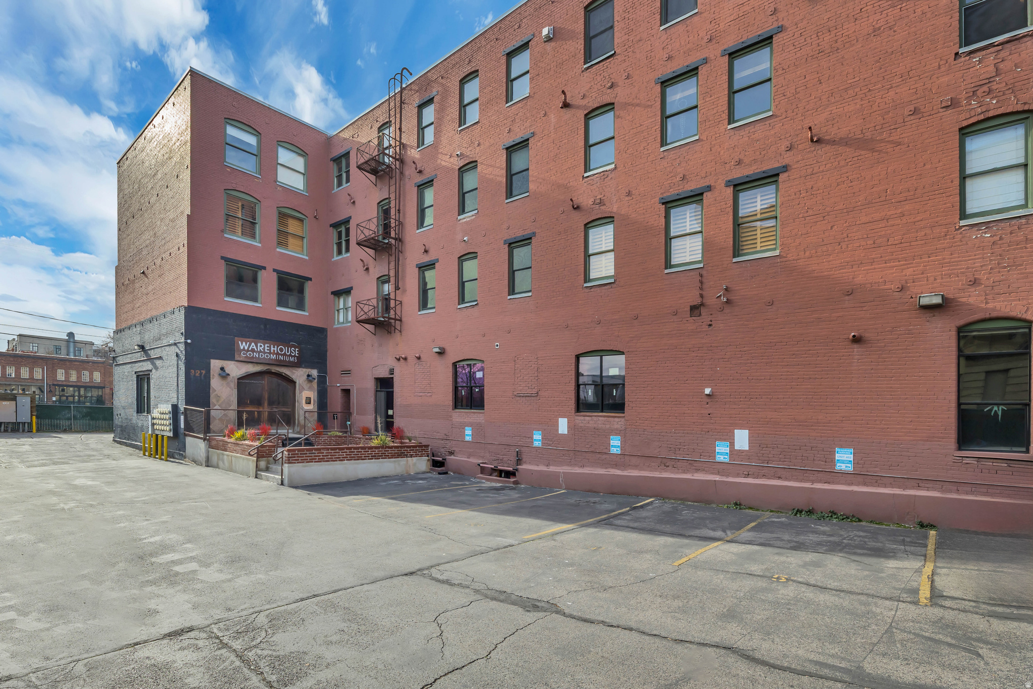 THE WAREHOUSE - Residential