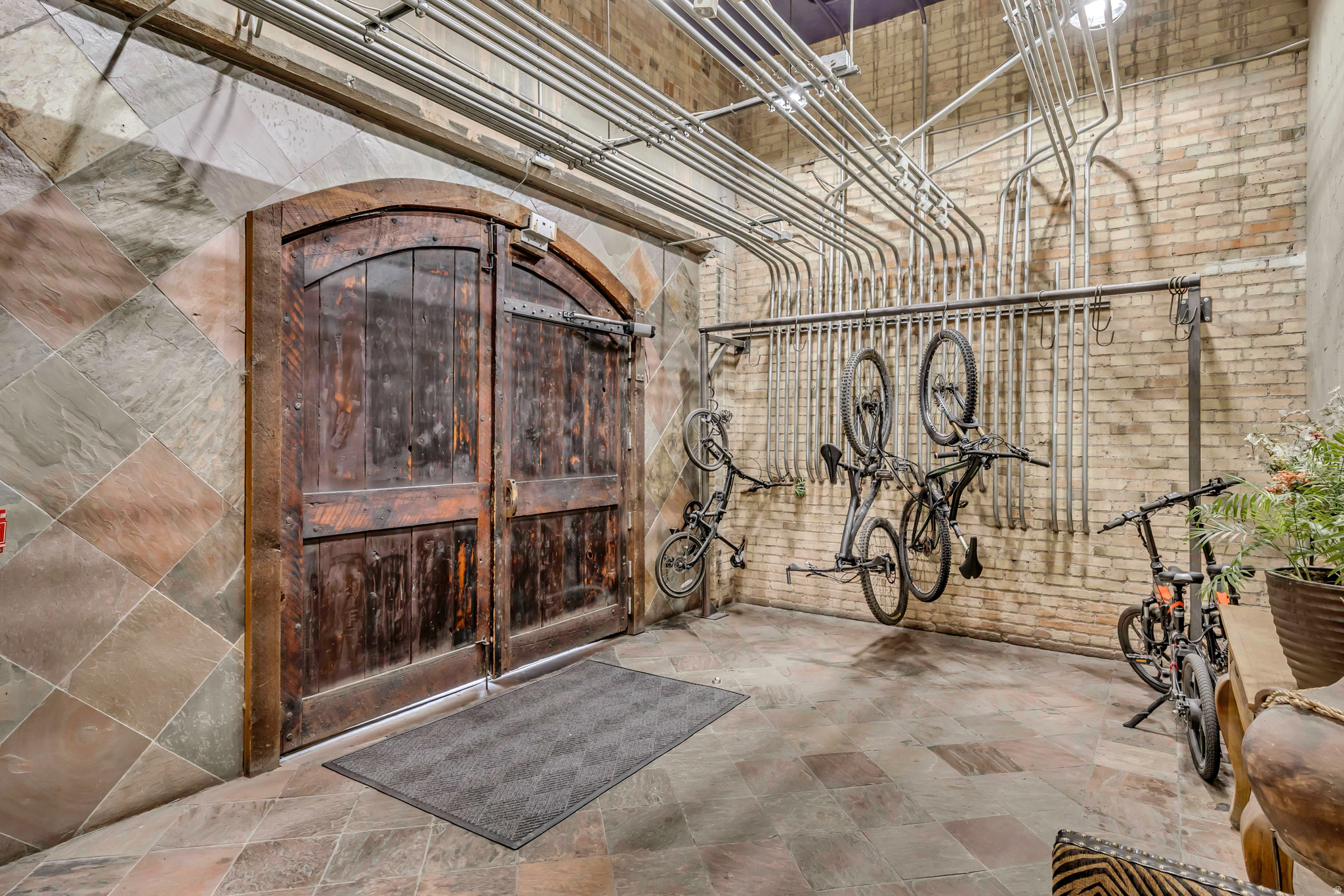 THE WAREHOUSE - Residential