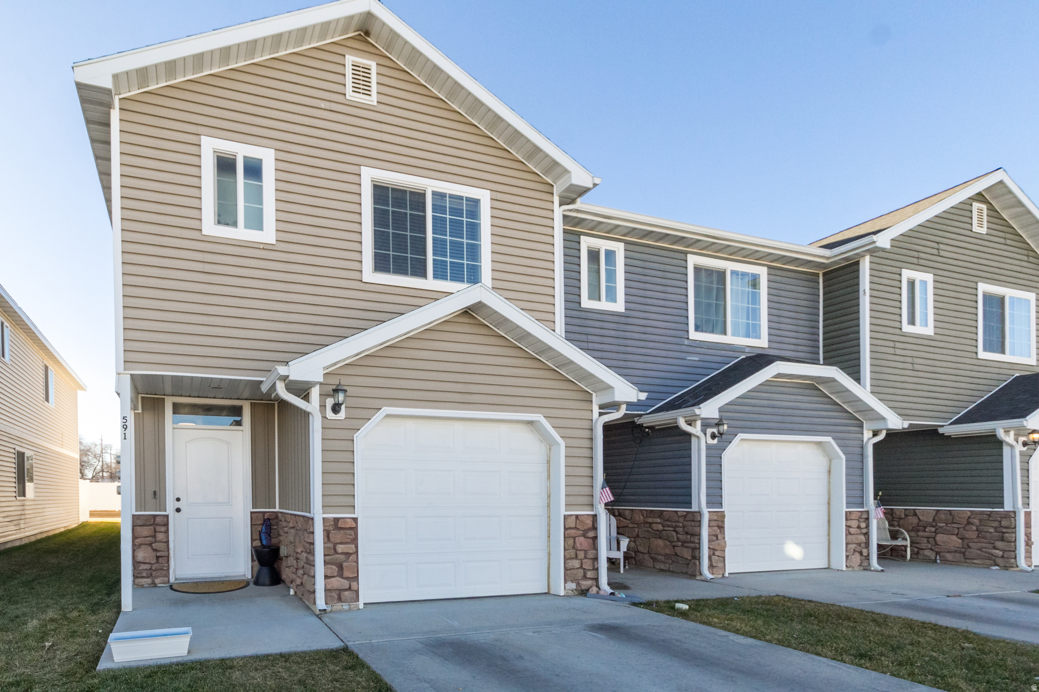 CANYON VILLAS - Residential