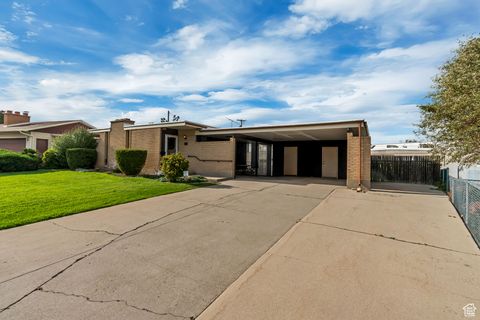 Photo of 1762 W MANTLE AVE, Taylorsville, UT 84129 (MLS # 2115881)