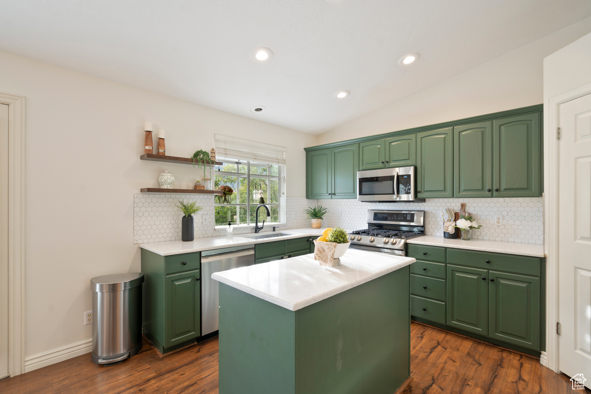 SHADOW OAKS - Residential