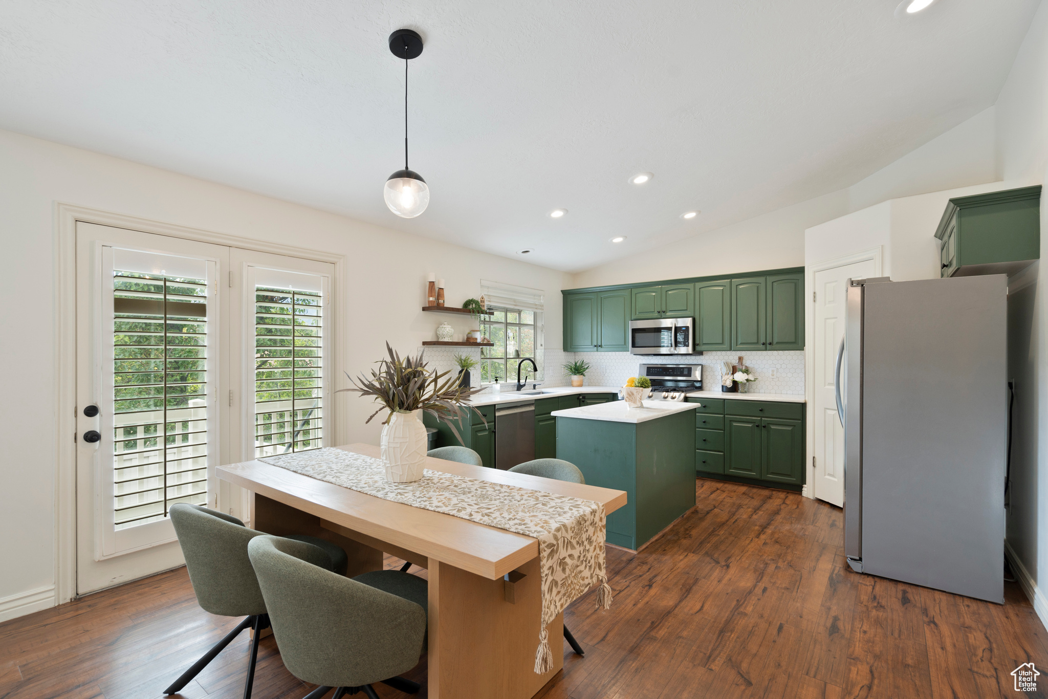 SHADOW OAKS - Residential