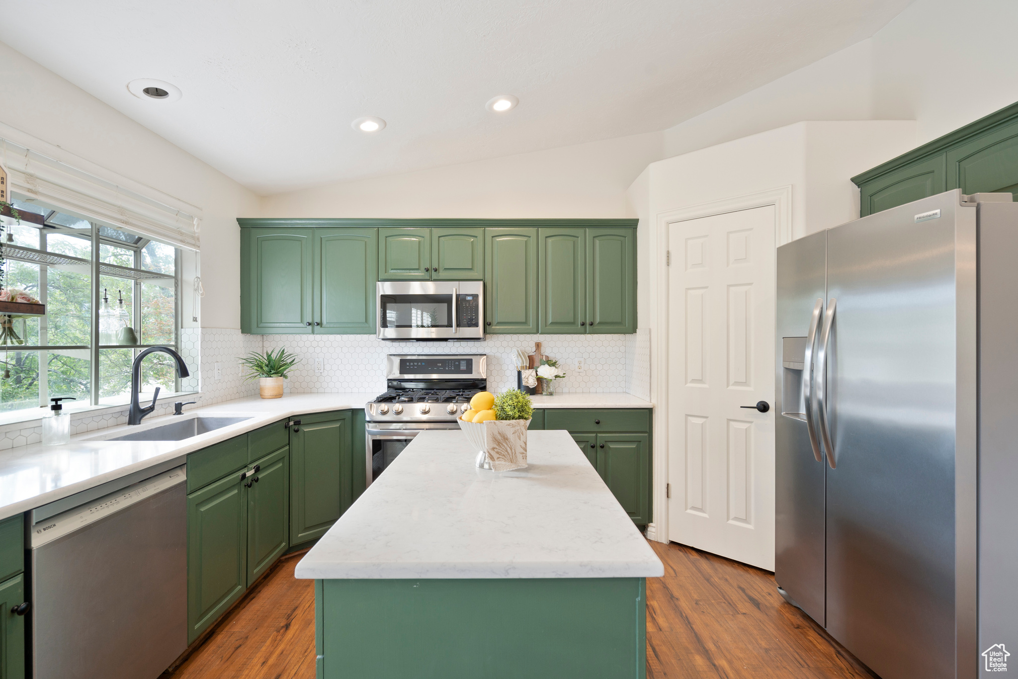 SHADOW OAKS - Residential