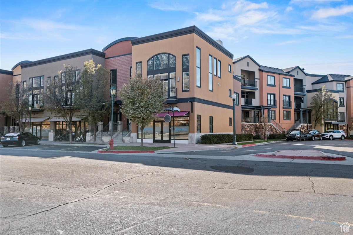 RIVER WOODS - Commercial Sale