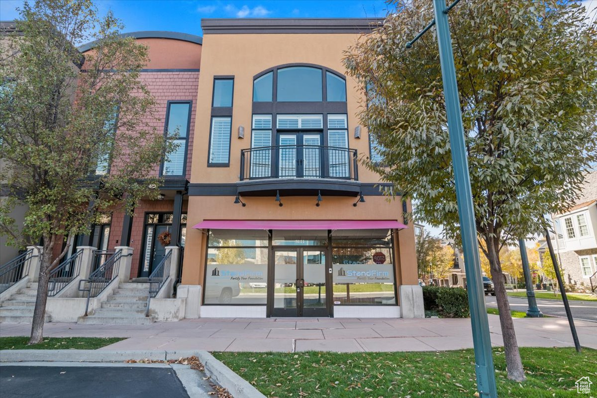 RIVER WOODS - Commercial Sale