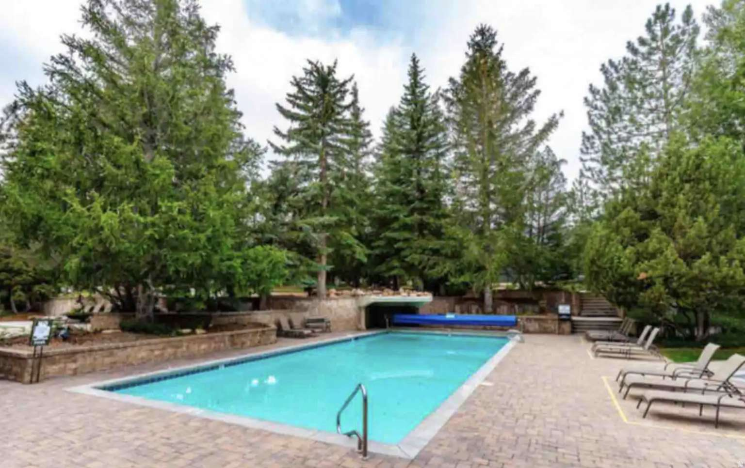 RED PINE CHALETS CONDO - Residential