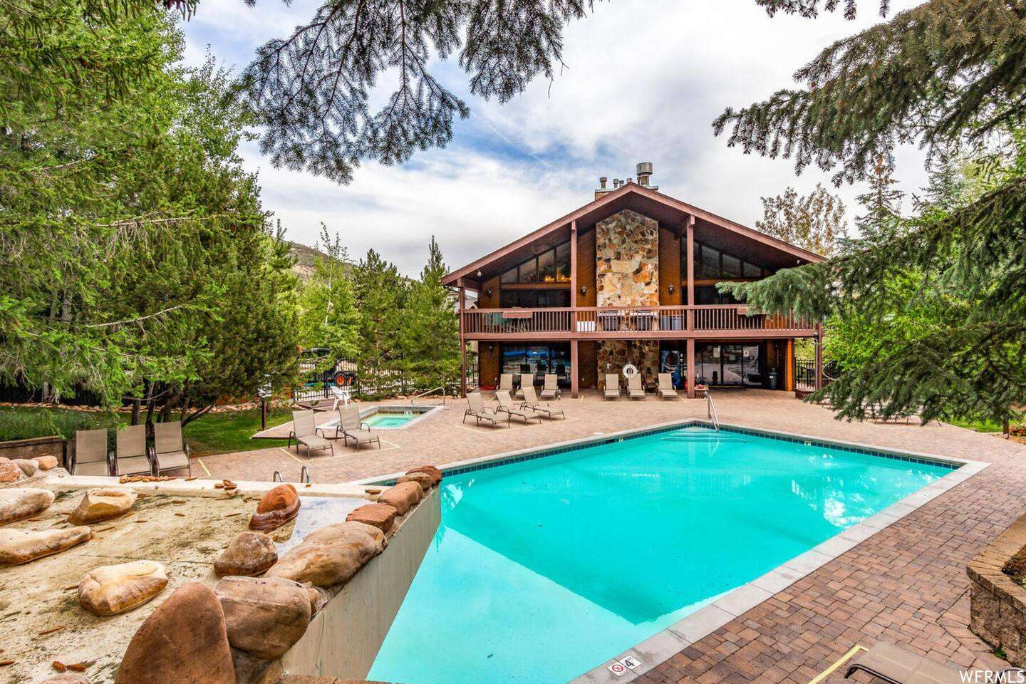 RED PINE CHALETS CONDO - Residential