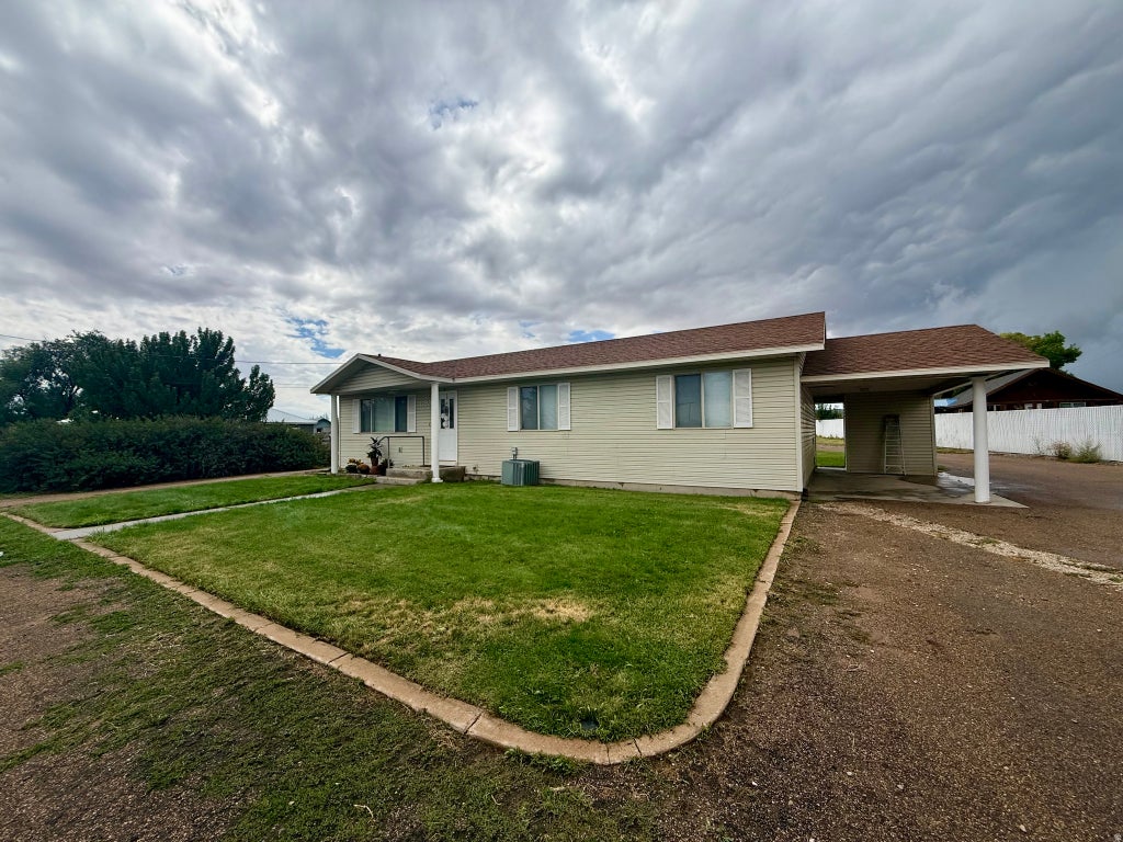 Photo of 899 N 500 W, Vernal, UT 84078 (MLS # 2182352)