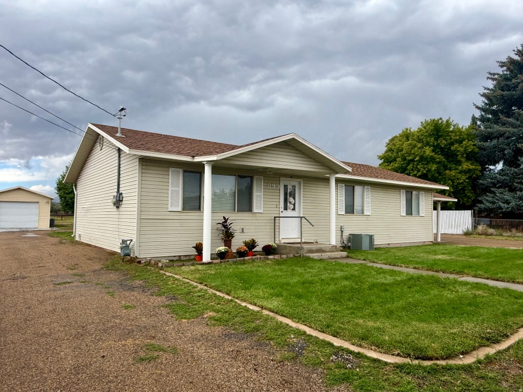 Photo of 899 N 500 W, Vernal, UT 84078 (MLS # 2182352)
