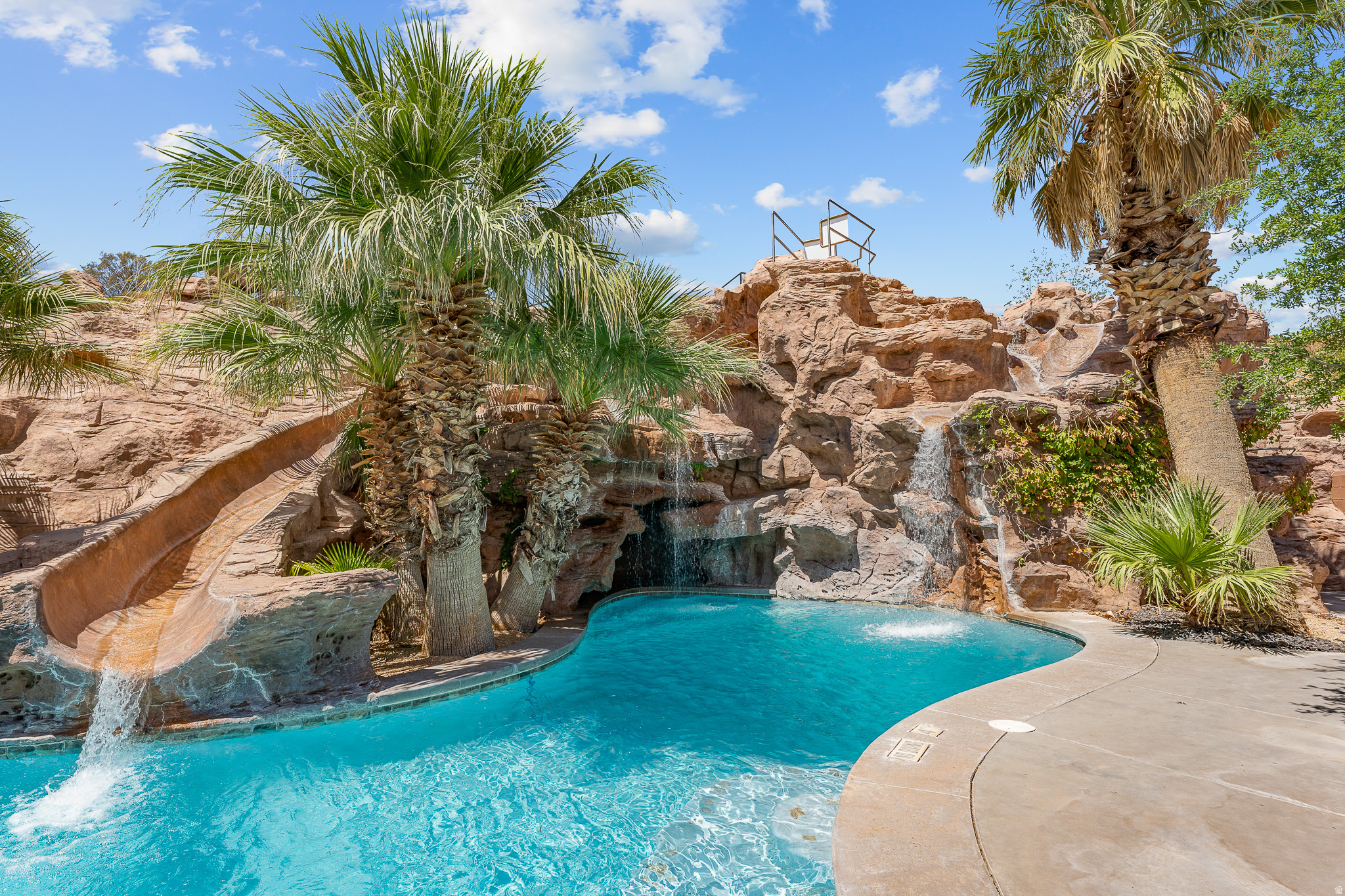 ADOBE HILLS - Residential