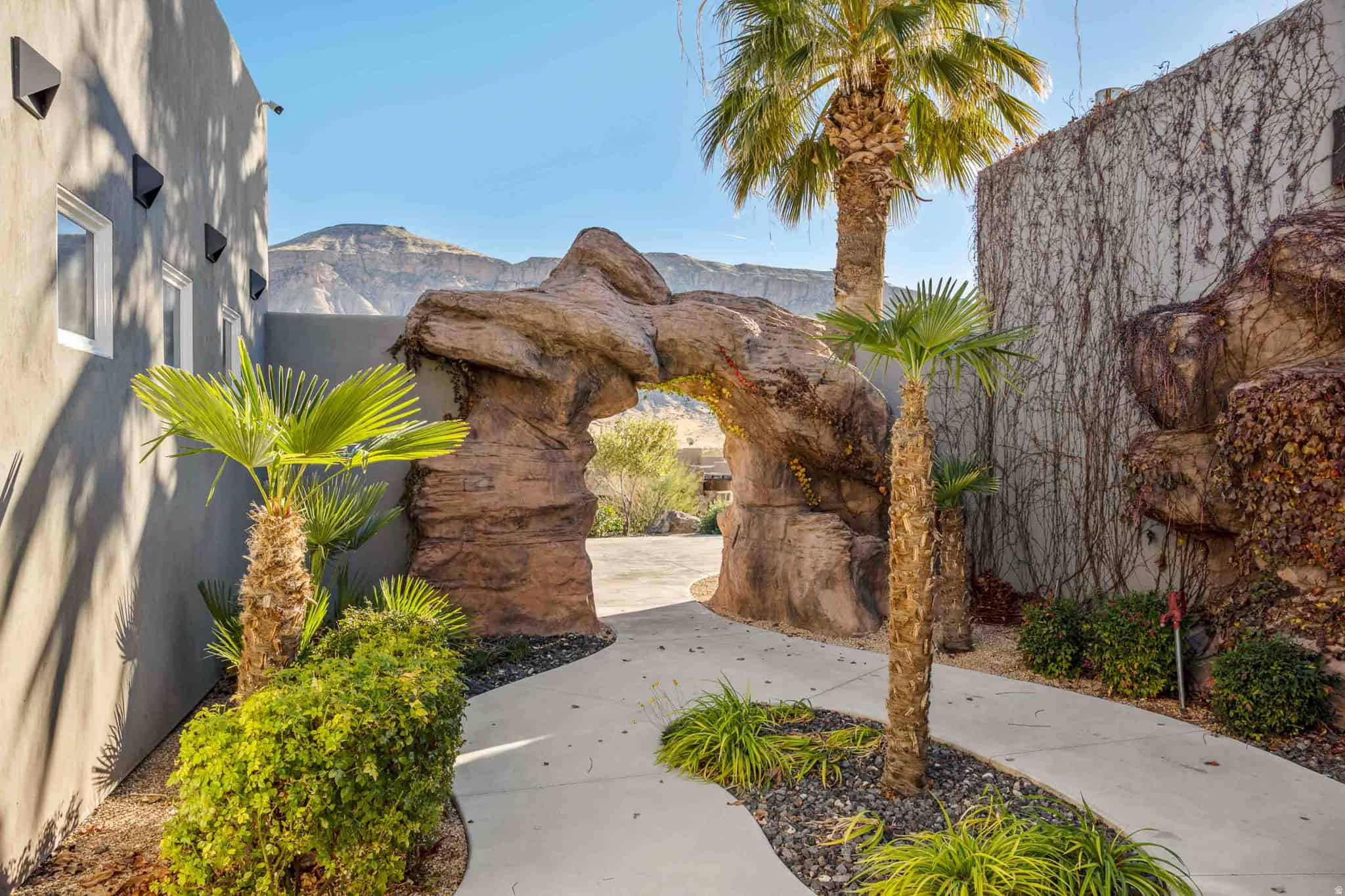 ADOBE HILLS - Residential