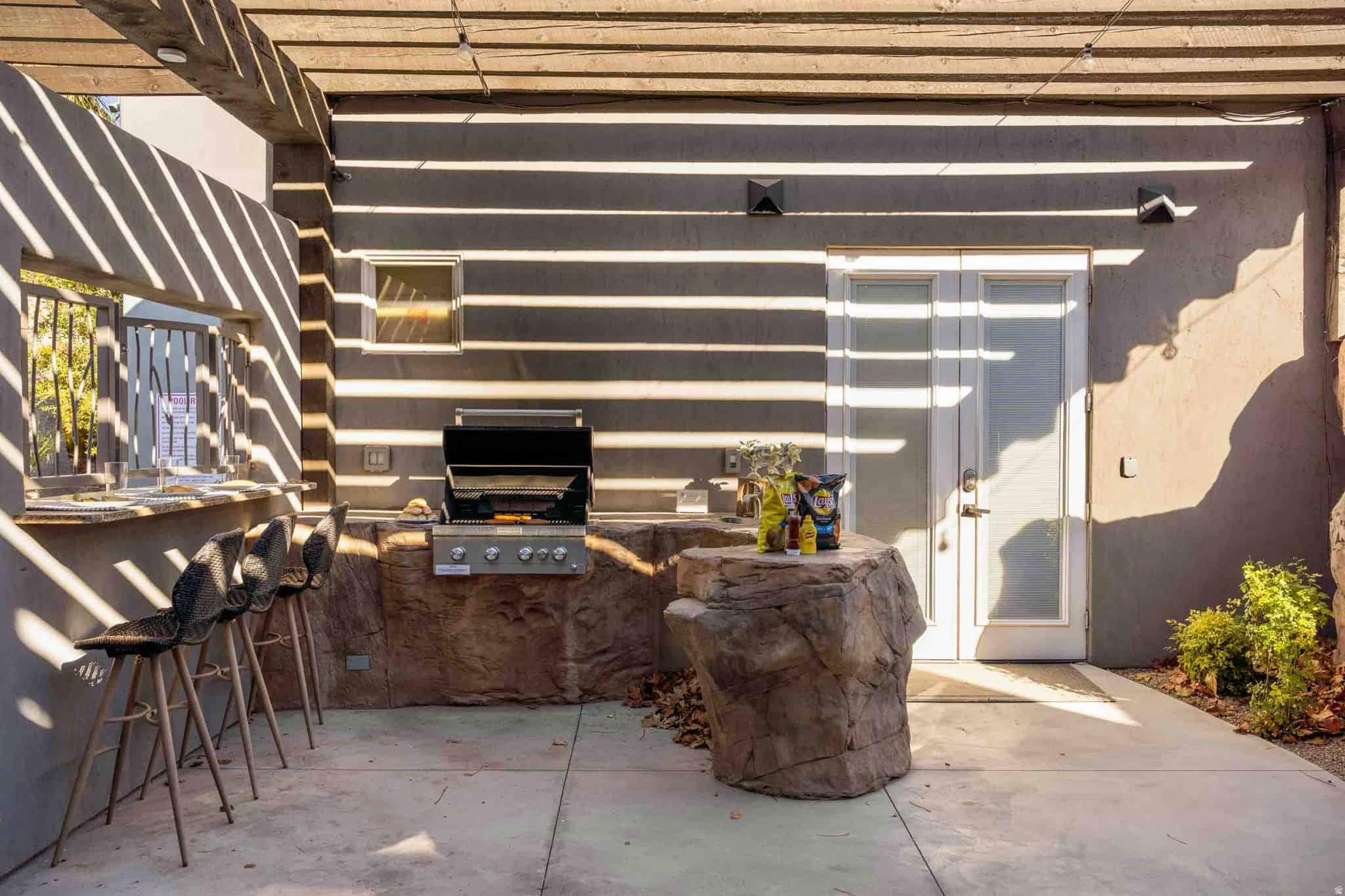 ADOBE HILLS - Residential