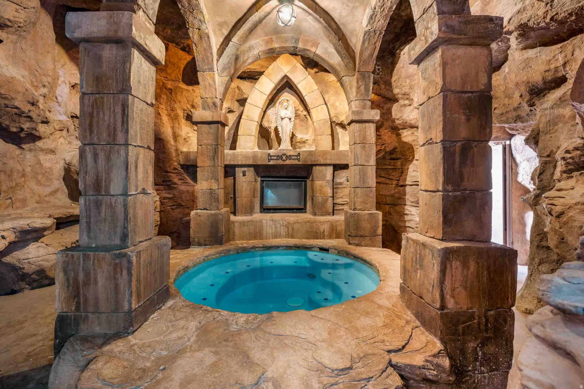 ADOBE HILLS - Residential