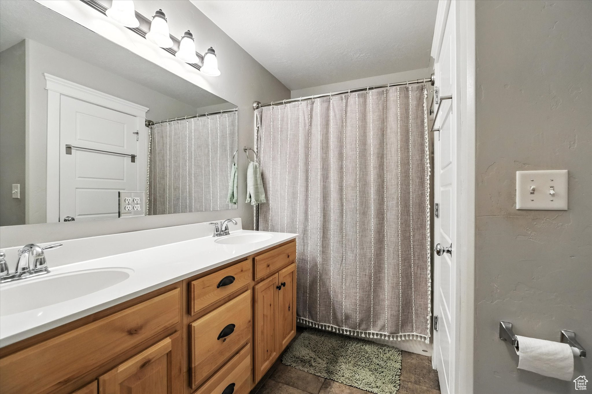 RIVER CROSSING - Residential