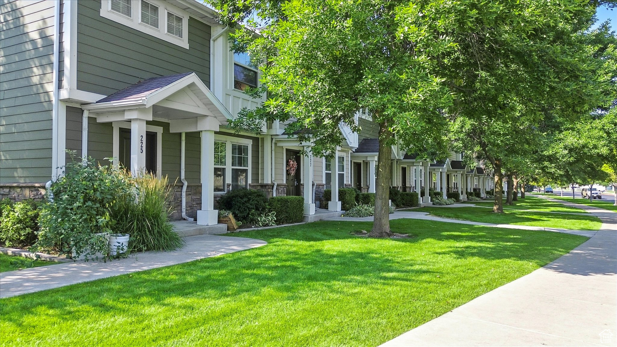 RIVER CROSSING - Residential