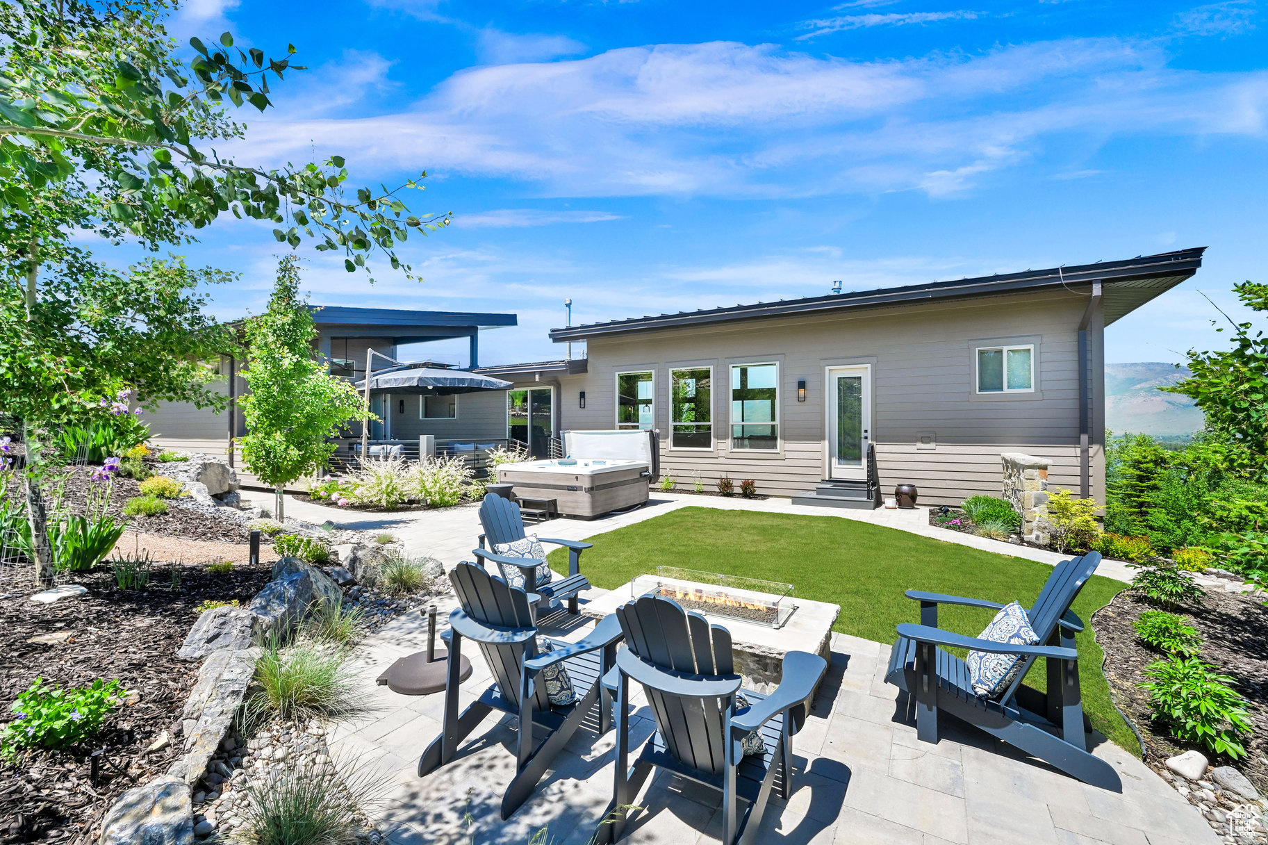 EDGEWATER CHALETS - Residential