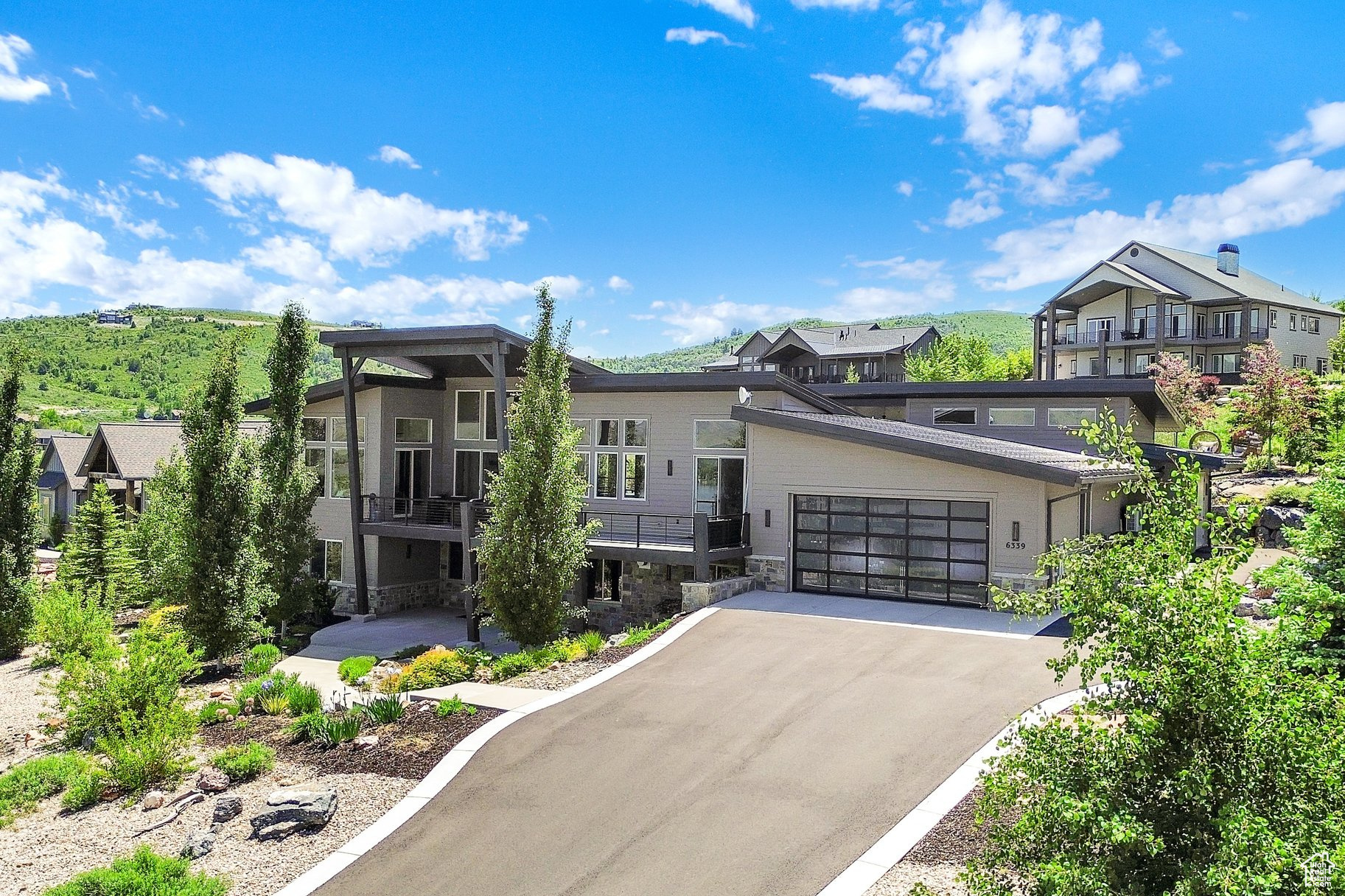 EDGEWATER CHALETS - Residential