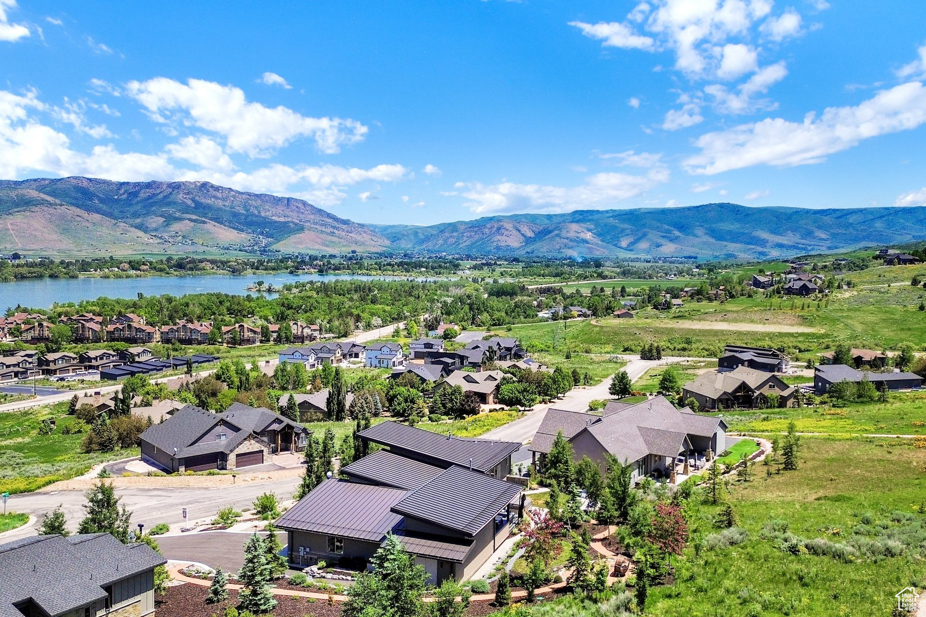 EDGEWATER CHALETS - Residential