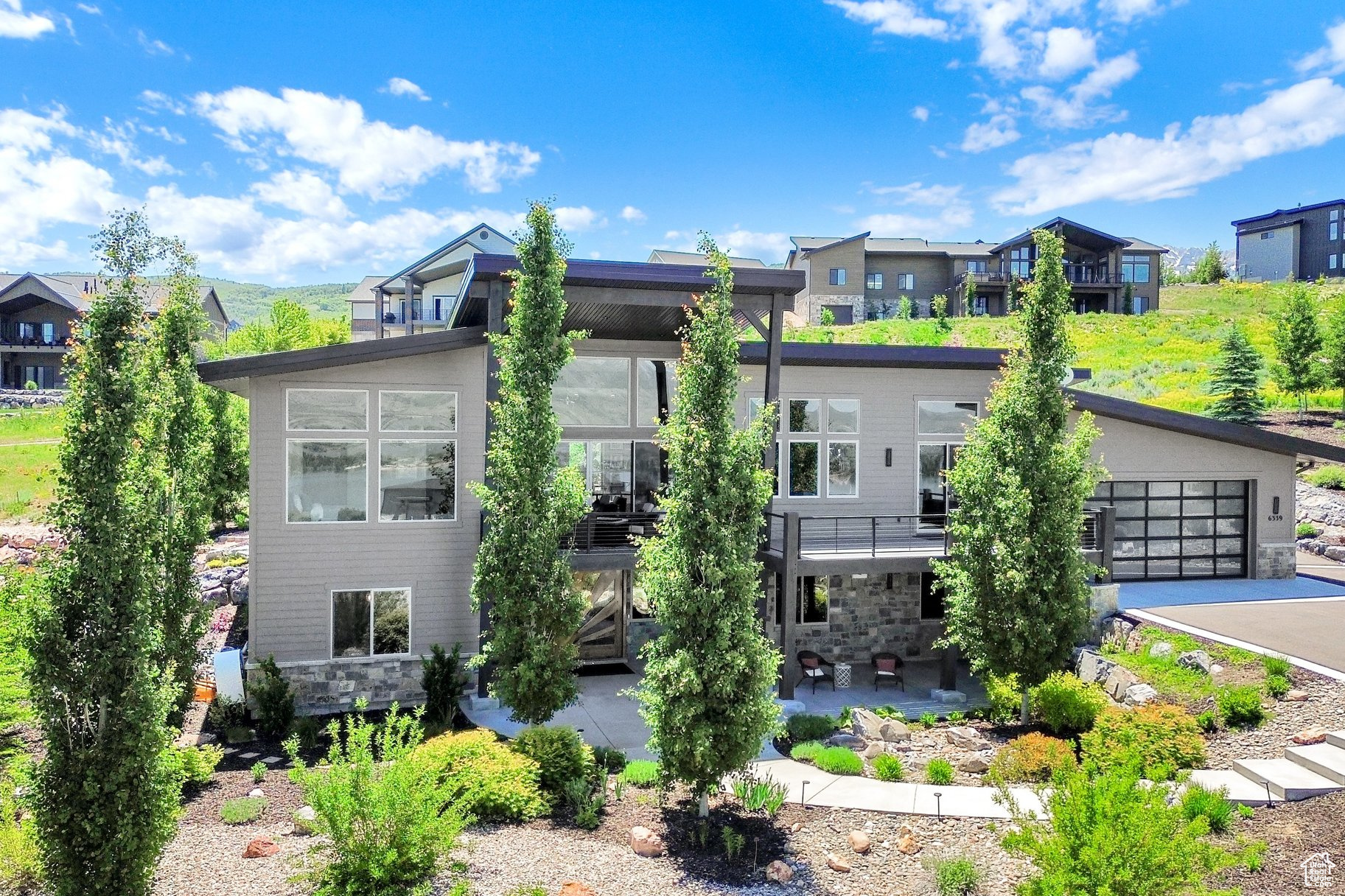 EDGEWATER CHALETS - Residential