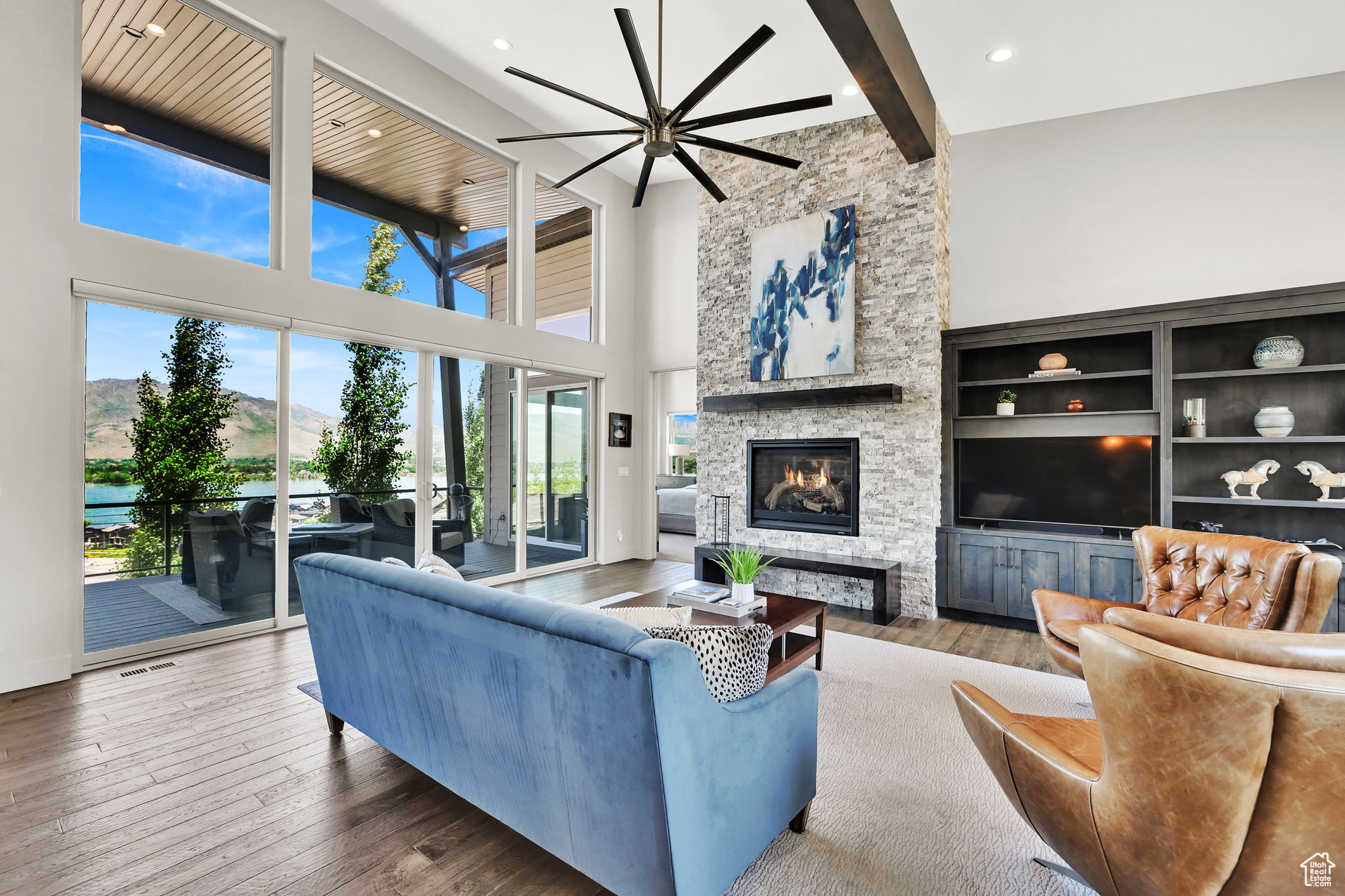 EDGEWATER CHALETS - Residential