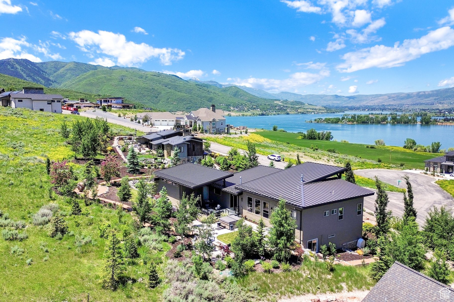 EDGEWATER CHALETS - Residential