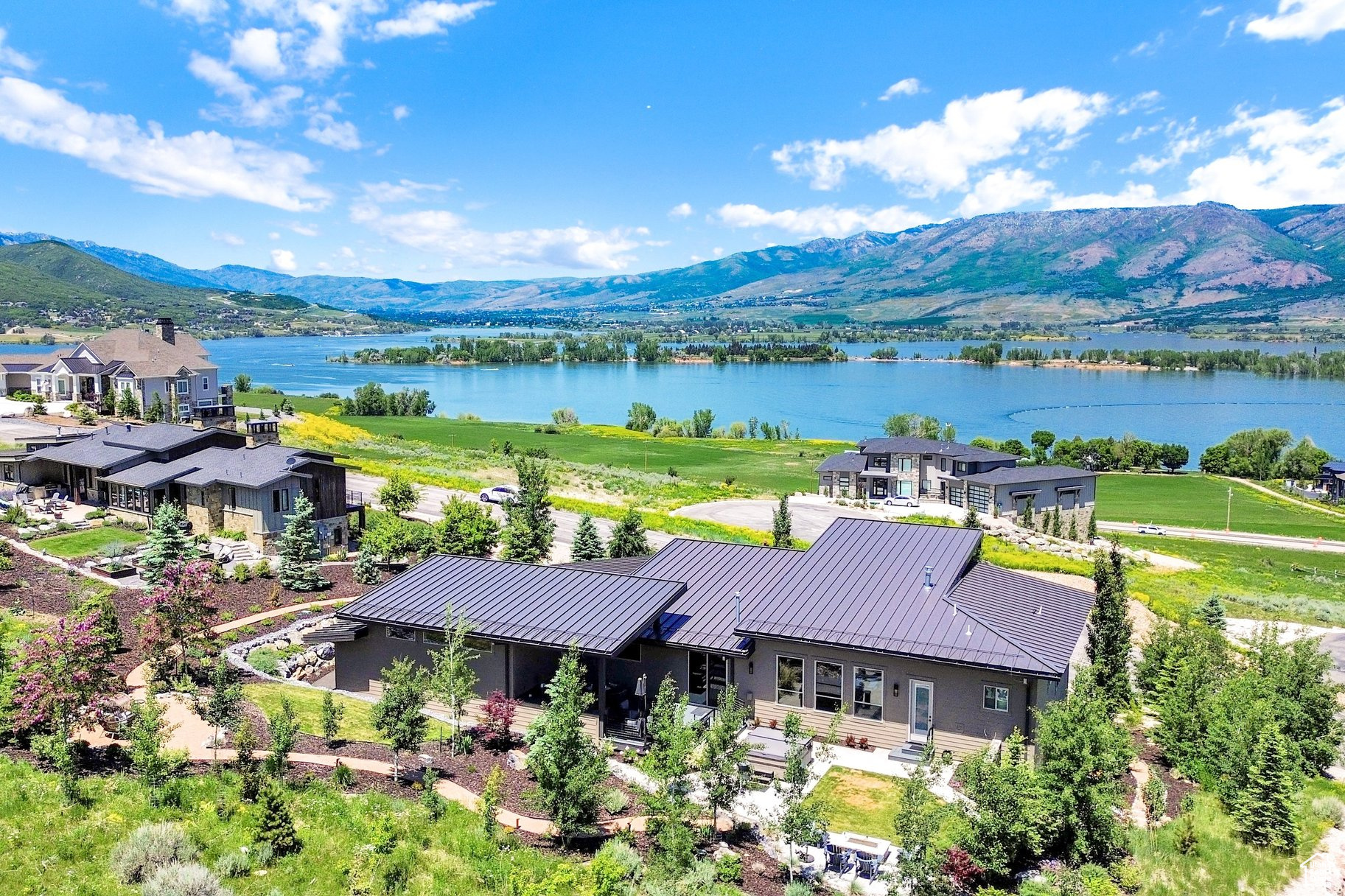 EDGEWATER CHALETS - Residential