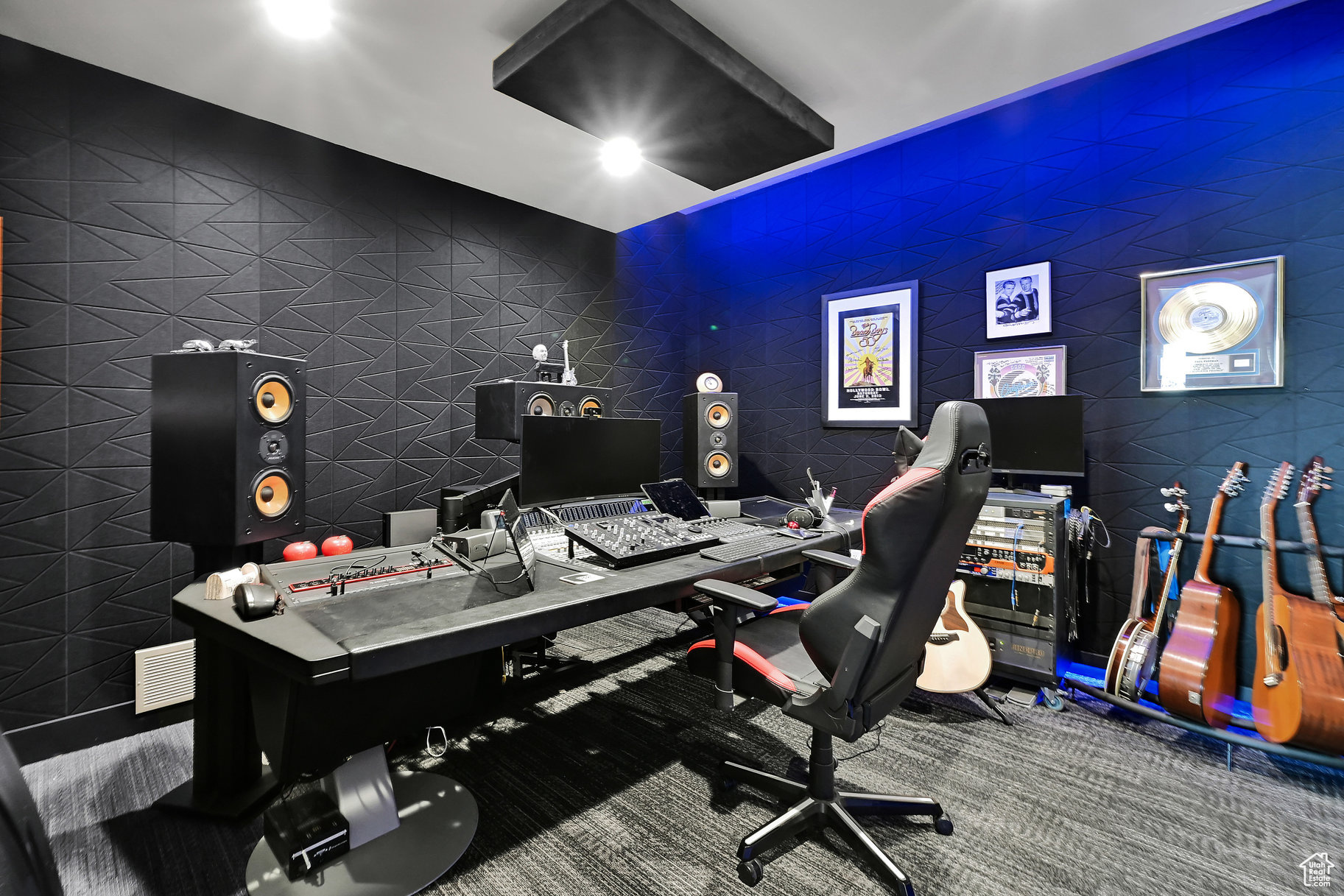 EDGEWATER CHALETS - Residential